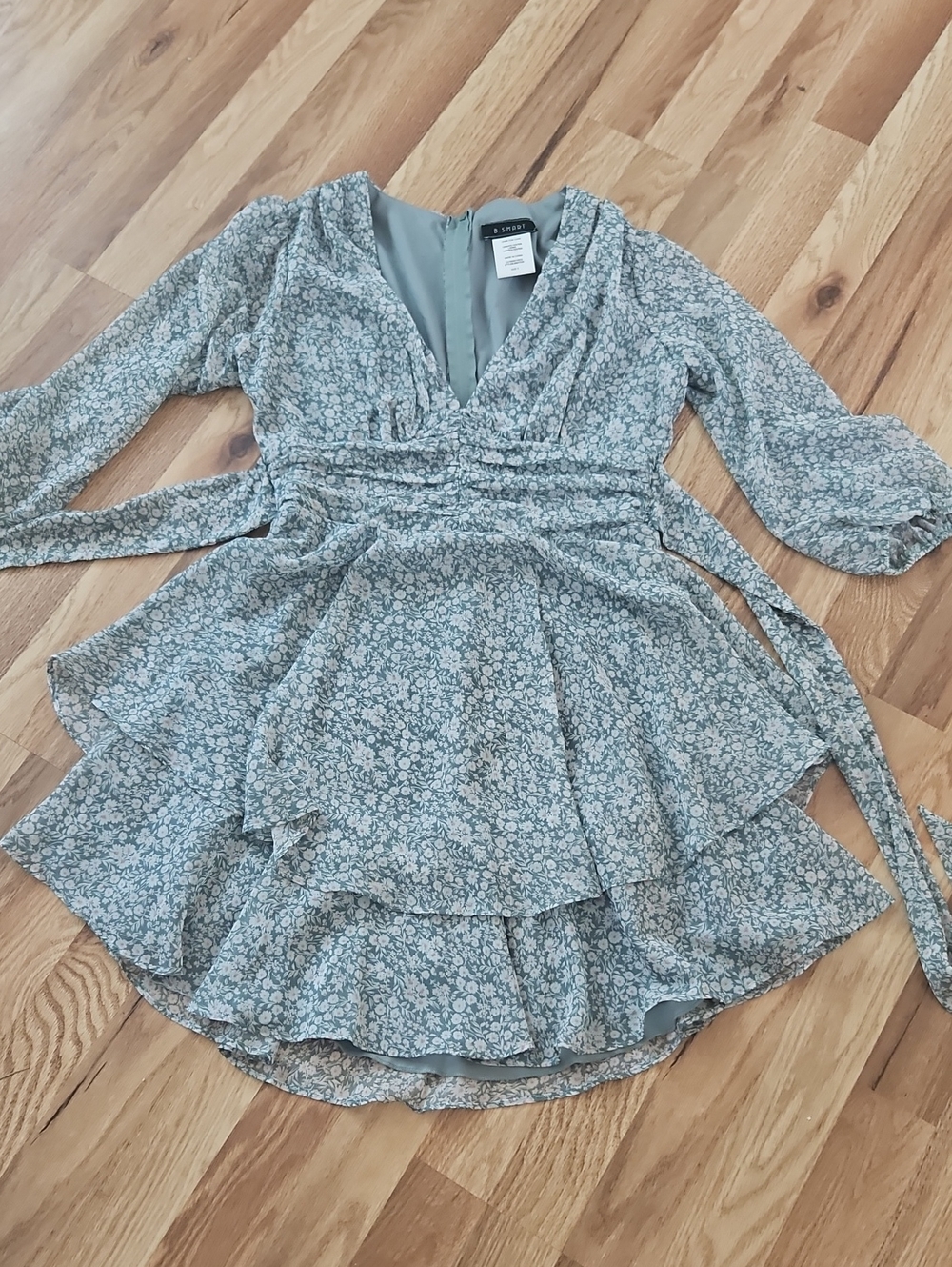 B. Smart Mint Green Floral Wrap-Style Dress Vneck Size Small